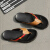 小さい蜜蜂の靴の男性の靴の新商品2020夏の新型の小さささ蜂の人の字のスラッパの男性の个性の外で砂浜の韩国版のフ